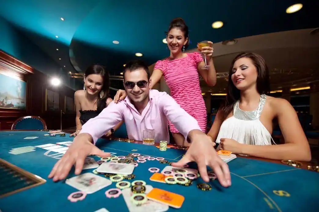 BandarQ card game table on 8081 platform showing dealer and player hands